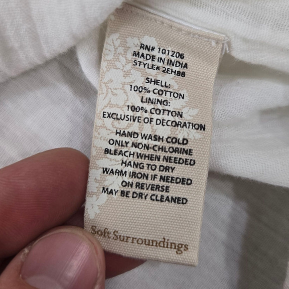 Soft Surroundings White Blue Embroidered Boho Cotton Peasant Top Size Medium - Picture 8 of 9